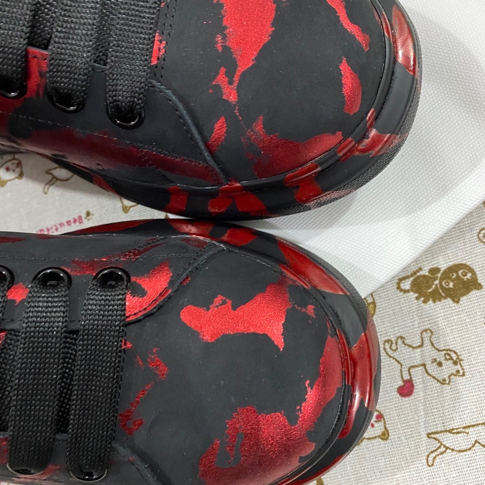Alexander McQueen Black & Red Leather Low-Top Sneakers - Picture 2 of 9